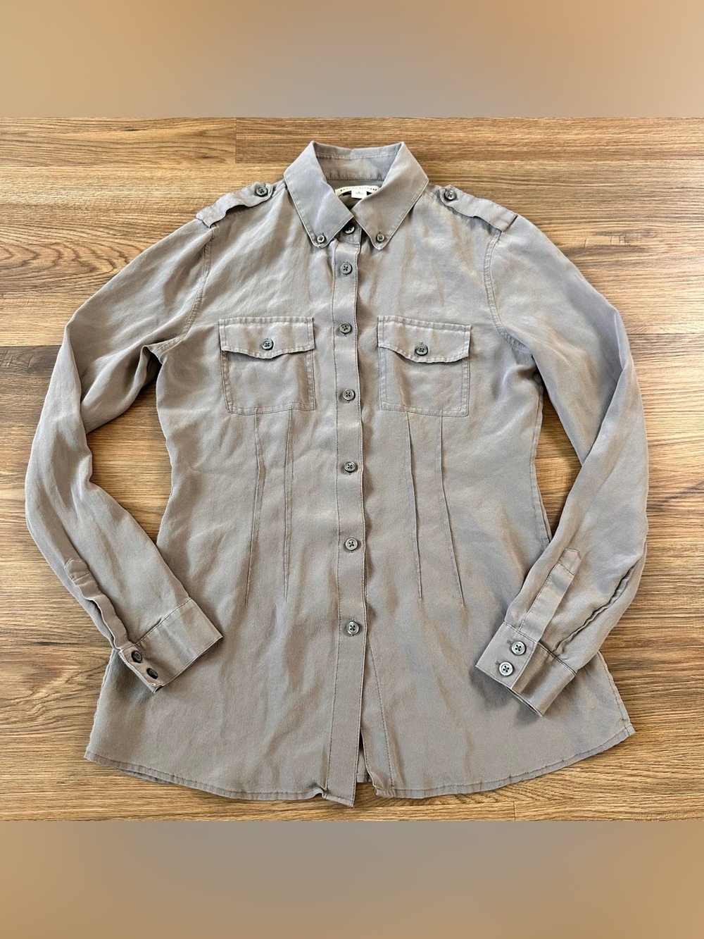 Banana Republic Gray Silk Button Shirt Military Safari Epaulette Womens 2 Luxury